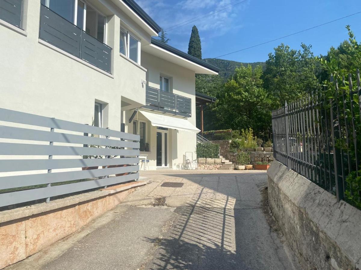 Garda 33 Caprino Veronese Apartment ภายนอก รูปภาพ